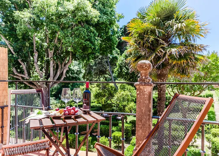 Guest house Sarrazola House 3*