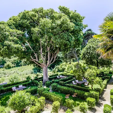 Sarrazola House 招待所